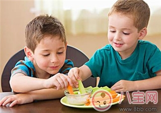 夏季寶寶如何飲食 應(yīng)該注意什么呢