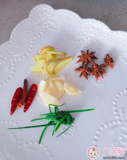 夏日沒胃口 來份椒鹽豬蹄下飯香 夏日沒胃口 來份椒鹽豬蹄下飯香