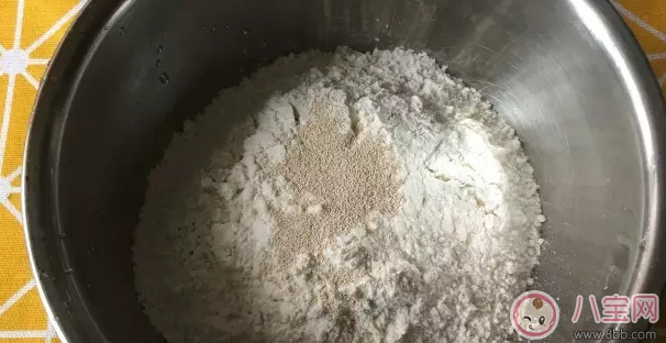 寶寶輔食 口感軟糯的紫薯發(fā)糕