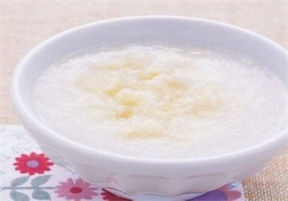 寶寶六個月大輔食：土豆稀粥