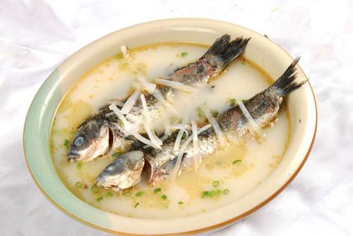 孕婦食譜鯽魚(yú)湯 孕婦食譜鯽魚(yú)湯的做法 孕婦食譜鯽魚(yú)湯 孕婦食譜鯽魚(yú)湯的做法