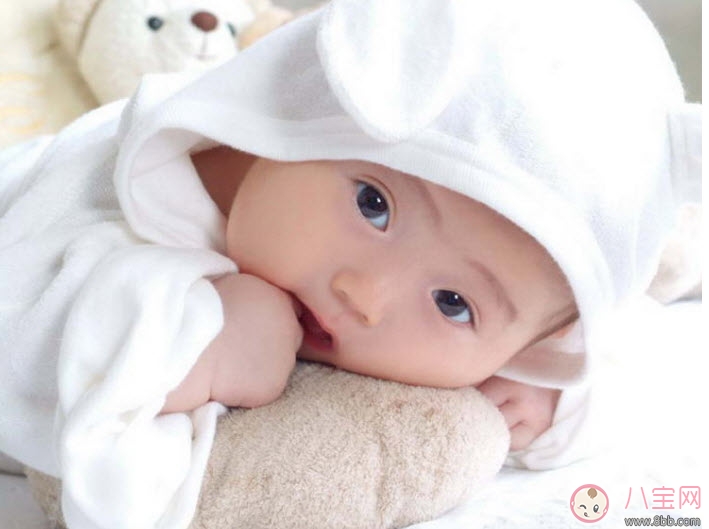 給寶寶洗澡媽媽要注意什么 給孩子洗澡的注意事項(xiàng)有哪些 給寶寶洗澡媽媽要注意什么 給孩子洗澡的注意事項(xiàng)有哪些