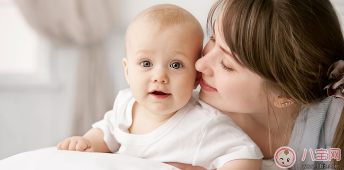 母乳喂養(yǎng)的好處與壞處 哺乳里的利與弊 母乳喂養(yǎng)的好處與壞處 哺乳里的利與弊