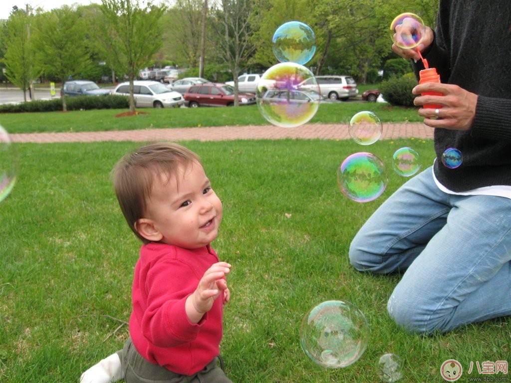 秋季寶寶怎么曬太陽更健康 寶寶曬太陽注意事項 秋季寶寶怎么曬太陽更健康 寶寶曬太陽注意事項