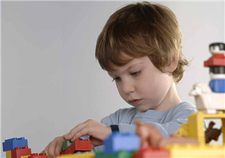 如何訓(xùn)練寶寶嗅覺、味覺發(fā)育 訓(xùn)練有哪些注意事項(xiàng)