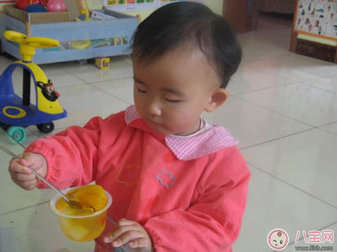 哪些東西孩子吃了容易噎 孩子噎著怎么辦