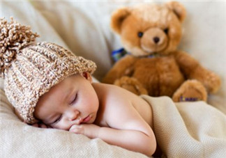 新生兒晚上到底可不可以開燈睡覺？如何引導(dǎo)寶寶關(guān)燈睡覺