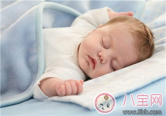 新生兒不睡覺(jué)怎么辦  如何哄新生兒睡覺(jué)