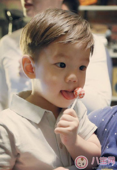 孩子頭發(fā)黃怎么辦 如何改善孩子頭發(fā)黃