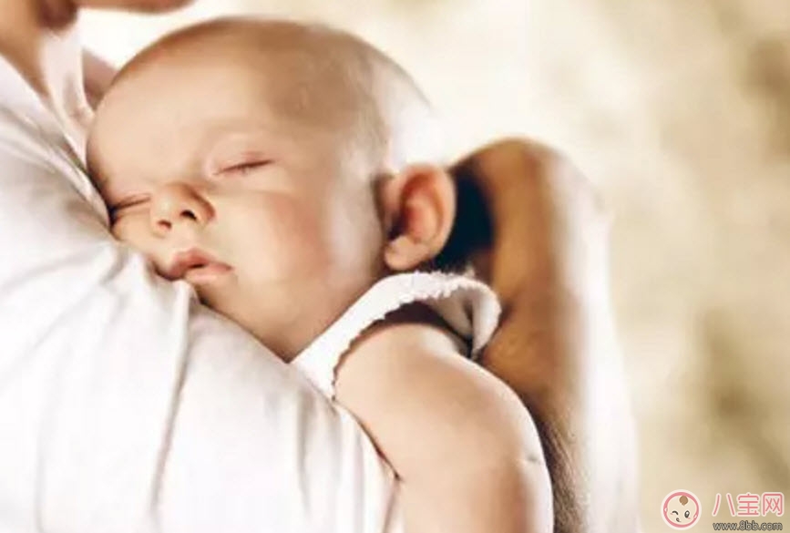 媽媽摟著寶寶睡好嗎 摟著寶寶睡覺有哪些影響 媽媽摟著寶寶睡好嗎 摟著寶寶睡覺有哪些影響