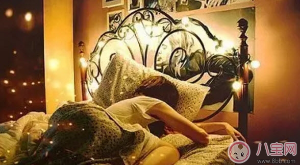 新生兒睡覺能開夜燈嗎 新生兒睡覺開夜燈好嗎 新生兒睡覺能開夜燈嗎 新生兒睡覺開夜燈好嗎