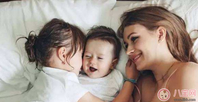 二胎媽媽怎么帶好兩個孩子 二孩媽媽怎么照顧兩個孩子生活學習 二胎媽媽怎么帶好兩個孩子 二孩媽媽怎么照顧兩個孩子生活學習