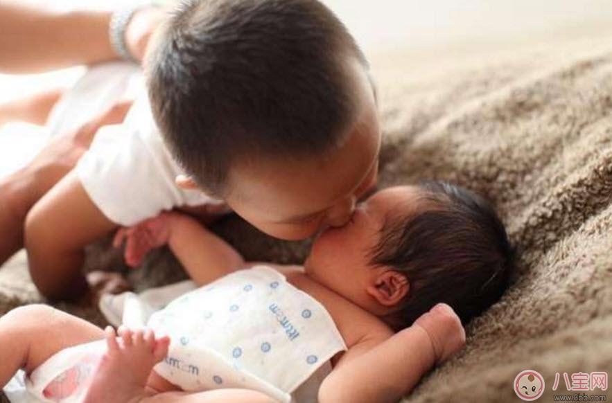 二胎媽媽怎么帶好兩個孩子 二孩媽媽怎么照顧兩個孩子生活學習 二胎媽媽怎么帶好兩個孩子 二孩媽媽怎么照顧兩個孩子生活學習