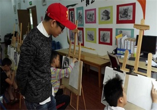 孩子學(xué)習(xí)興趣班半途而廢怎么辦 堅(jiān)持一門興趣到底是最好的辦法