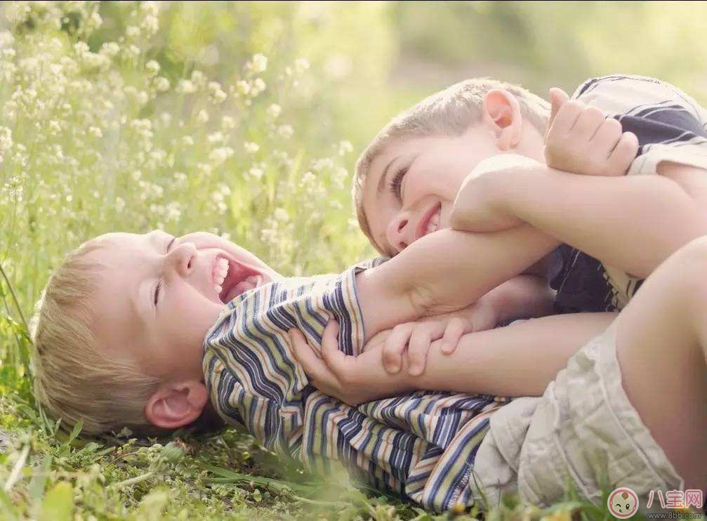 秋季寶寶有頭皮屑的原因 如何天然去除孩子頭皮屑 秋季寶寶有頭皮屑的原因 如何天然去除孩子頭皮屑