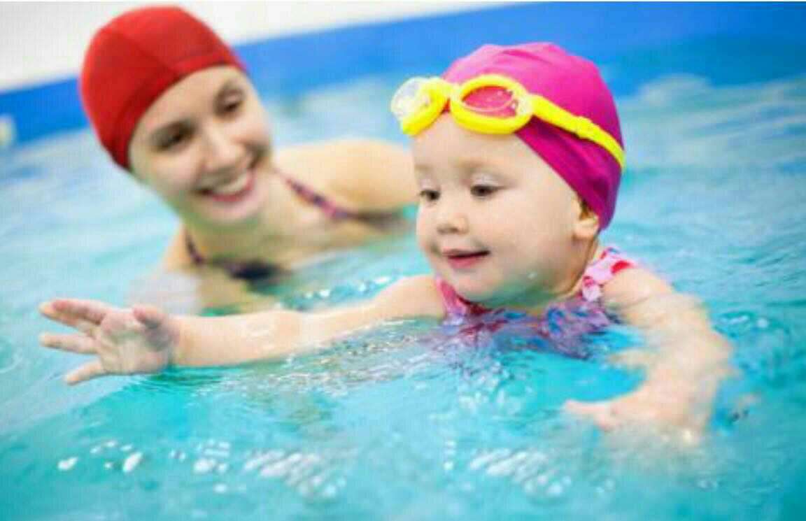 幼兒游泳變聰明 越早學(xué)習(xí)效果越好 
