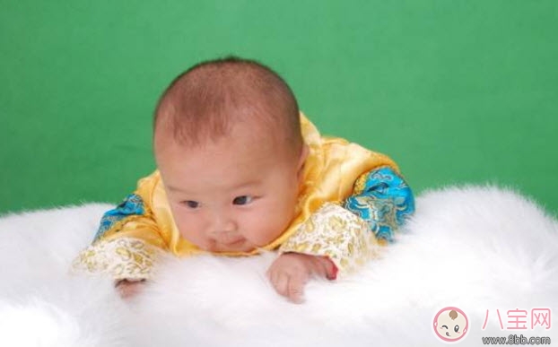 寶寶深夜總是醒怎么辦 寶寶深夜醒了怎么哄才能快速入睡