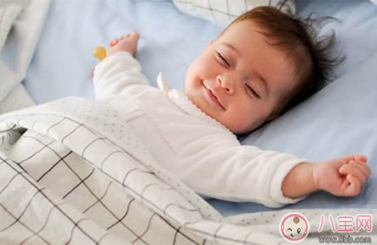 孩子是個(gè)夜貓子喜歡晚睡覺 怎么給孩子糾正睡覺遲的習(xí)慣