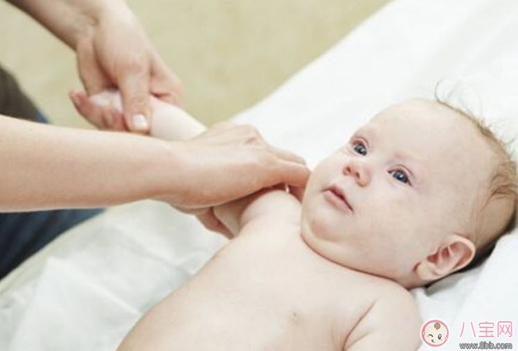 嬰兒被動操姿勢步驟圖解 寶寶做被動操有哪些注意事項