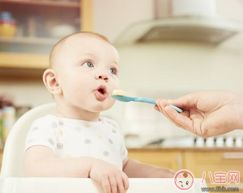 添加輔食前可以給寶寶加米粉 寶寶米粉添加技巧 添加輔食前可以給寶寶加米粉 寶寶米粉添加技巧