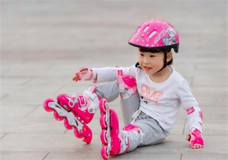 寶寶摔下來心疼的想哭 孩子摔了之后別急著進(jìn)入誤區(qū)