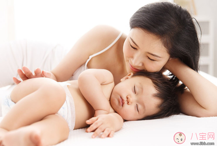 寶寶睡覺時間比較長需要叫醒他嗎 新生兒睡眠時間長叫醒好不好