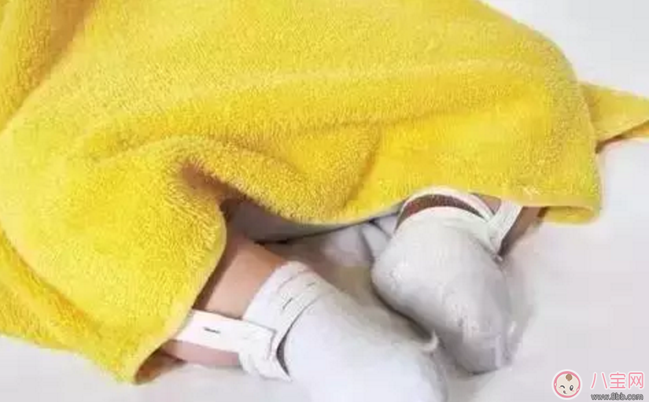 寶寶睡覺不踏實？超好用的防寶寶踢被子絕招！