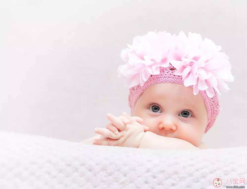 寶寶睡覺不踏實？超好用的防寶寶踢被子絕招！