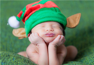 寶寶睡覺不踏實(shí)？超好用的防寶寶踢被子絕招！