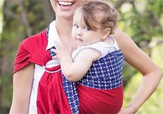 公眾場合哺乳爭議大 哺乳來塊哺乳巾吧