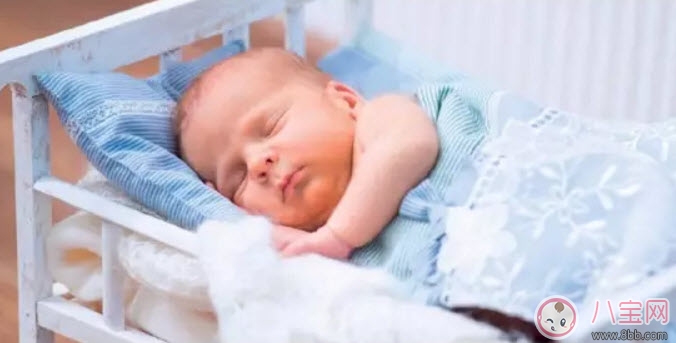 秋天給寶寶蓋被子有哪些注意事項 秋天給孩子穿衣蓋被注意三暖三涼 秋天給寶寶蓋被子有哪些注意事項 秋天給孩子穿衣蓋被注意三暖三涼