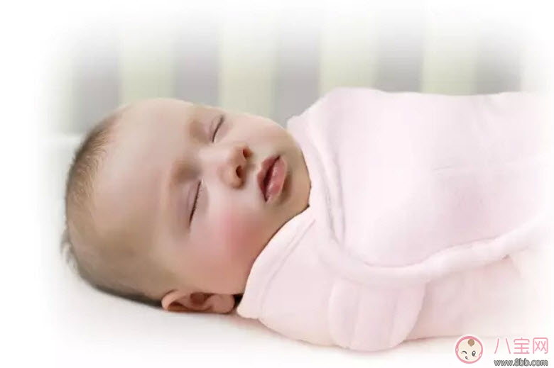 秋天給寶寶蓋被子有哪些注意事項 秋天給孩子穿衣蓋被注意三暖三涼 秋天給寶寶蓋被子有哪些注意事項 秋天給孩子穿衣蓋被注意三暖三涼