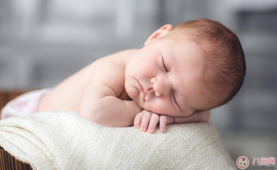 孩子不動(dòng)也出汗 寶寶出汗多究竟是為什么