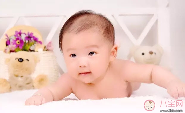 新生兒一天最多抱多久 三個月之內(nèi)的寶寶每天抱多久合適