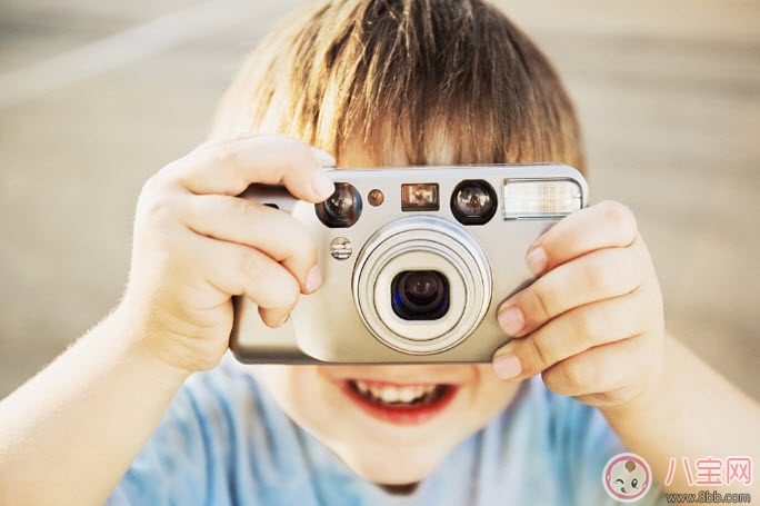 寶寶喜歡亂撕紙巾是怎么回事 寶寶亂拍桌子亂撕紙巾原來是在變聰明 寶寶喜歡亂撕紙巾是怎么回事 寶寶亂拍桌子亂撕紙巾原來是在變聰明