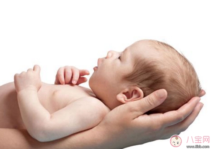 第一個(gè)抱孩子的人會(huì)影響孩子性格嗎 孩子出生第一個(gè)該誰(shuí)抱 第一個(gè)抱孩子的人會(huì)影響孩子性格嗎 孩子出生第一個(gè)該誰(shuí)抱