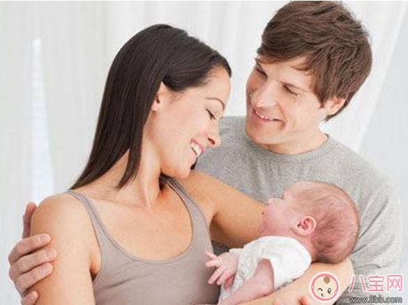 第一個(gè)抱孩子的人會(huì)影響孩子性格嗎 孩子出生第一個(gè)該誰(shuí)抱 第一個(gè)抱孩子的人會(huì)影響孩子性格嗎 孩子出生第一個(gè)該誰(shuí)抱