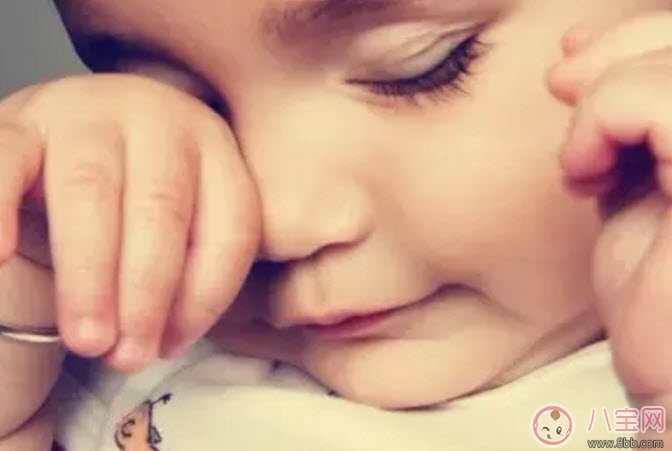 寶寶突然頻繁眨眼睛是怎么回事 寶寶最近頻繁用力眨眼睛是什么原因 寶寶突然頻繁眨眼睛是怎么回事 寶寶最近頻繁用力眨眼睛是什么原因