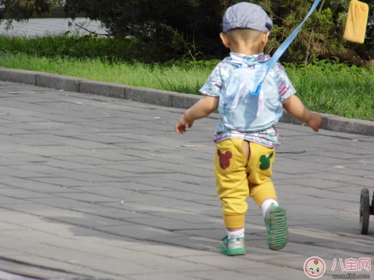 孩子過早走路危害大 什么時候教孩子走路好 孩子過早走路危害大 什么時候教孩子走路好