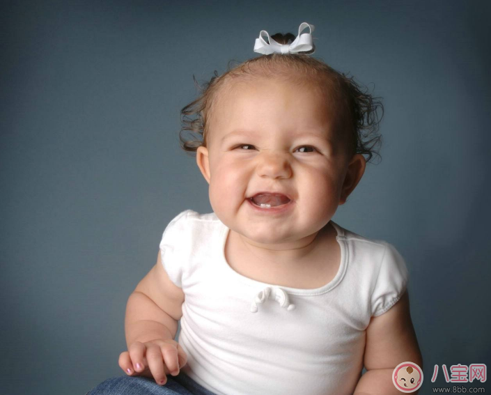 喂奶時總是被咬乳頭 這個反應(yīng)讓孩子咬得更兇