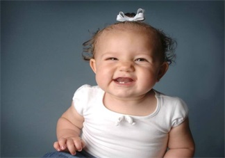 喂奶時總是被咬乳頭 這個反應(yīng)讓孩子咬得更兇