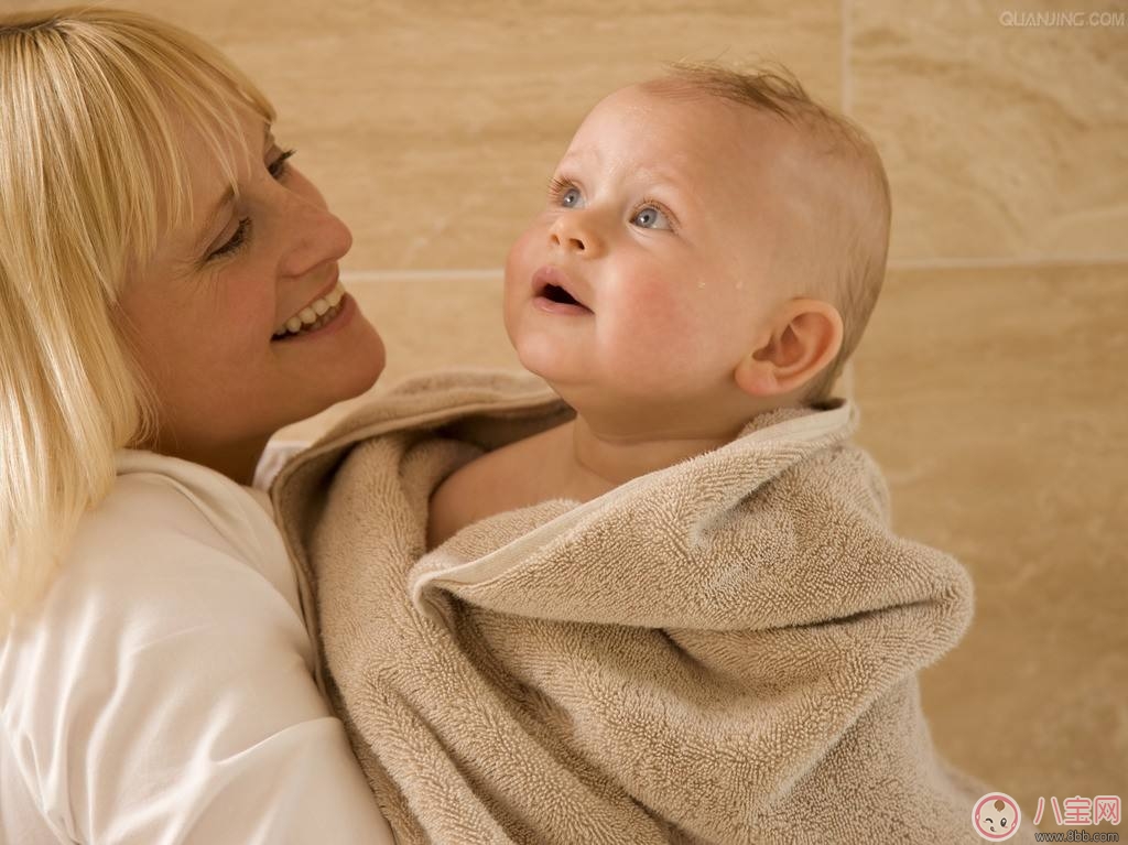 秋季照顧新生兒須知 如何正確的護(hù)理新生兒