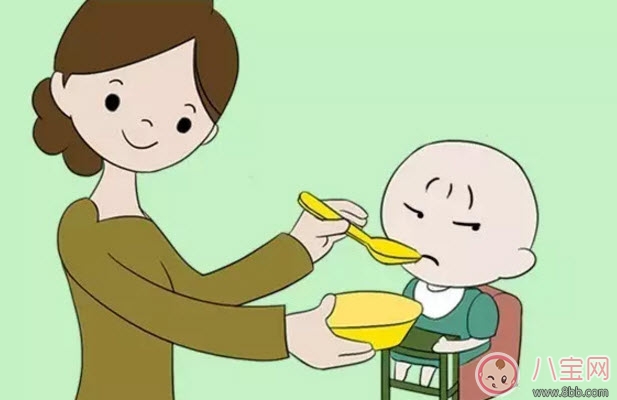 寶寶吐藥后需要補喂嗎 寶寶吐藥怎么辦正確喂藥的姿勢
