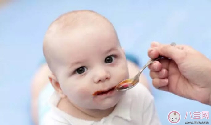 寶寶吐藥后需要補喂嗎 寶寶吐藥怎么辦正確喂藥的姿勢