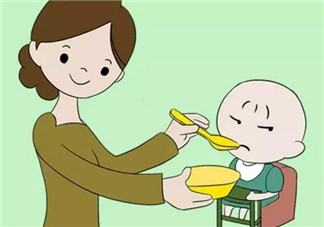 寶寶吐藥后需要補(bǔ)喂嗎 寶寶吐藥怎么辦正確喂藥的姿勢(shì)