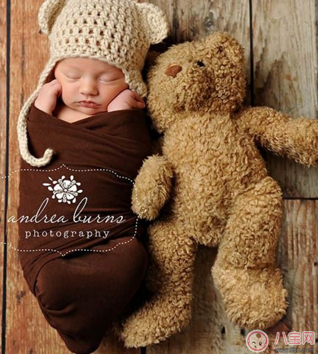 育兒中的兩個(gè)錯(cuò)誤 曬太陽補(bǔ)鈣喝果汁補(bǔ)充維生素 育兒中的兩個(gè)錯(cuò)誤 曬太陽補(bǔ)鈣喝果汁補(bǔ)充維生素