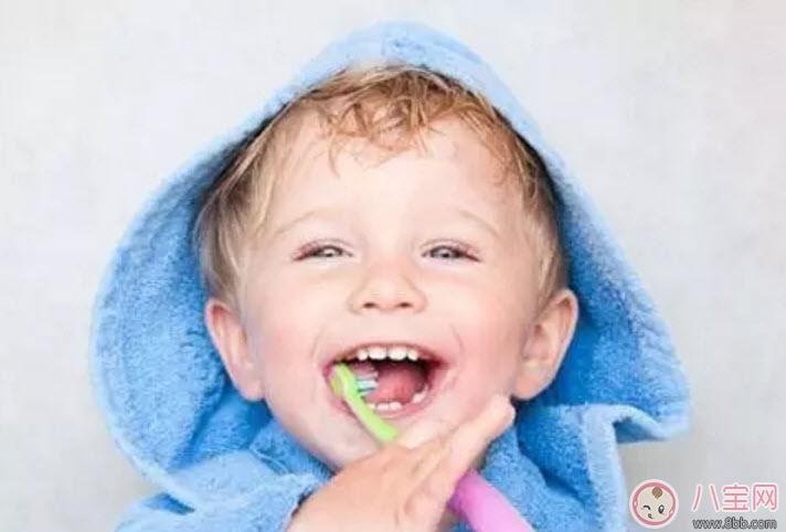 如何讓寶寶愛上刷牙 家長幫孩子刷牙正確的姿勢