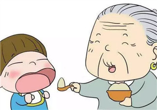 寶寶多大可以自己吃飯 怎么培養(yǎng)寶寶自己吃飯的習(xí)慣