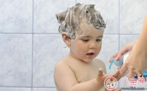 孩子怕洗頭總是哭 解決這些難題讓孩子接受洗頭 孩子怕洗頭總是哭 解決這些難題讓孩子接受洗頭