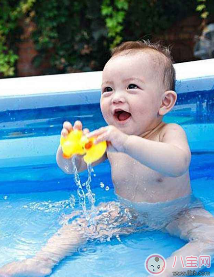 給寶寶洗澡耳朵進(jìn)水這么處理干得快 孩子耳朵進(jìn)水快速排出方法 給寶寶洗澡耳朵進(jìn)水這么處理干得快 孩子耳朵進(jìn)水快速排出方法